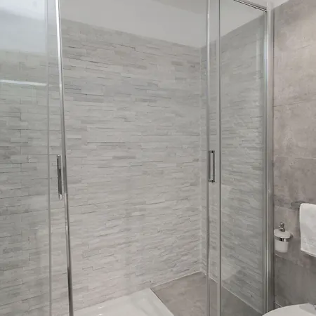 Cesare Ai Cavalieri Konukevi Roma